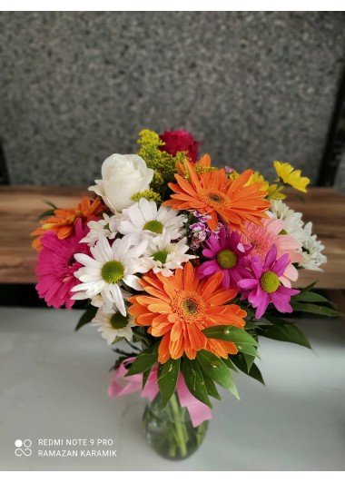 vazoda karışık kır çiçekleri